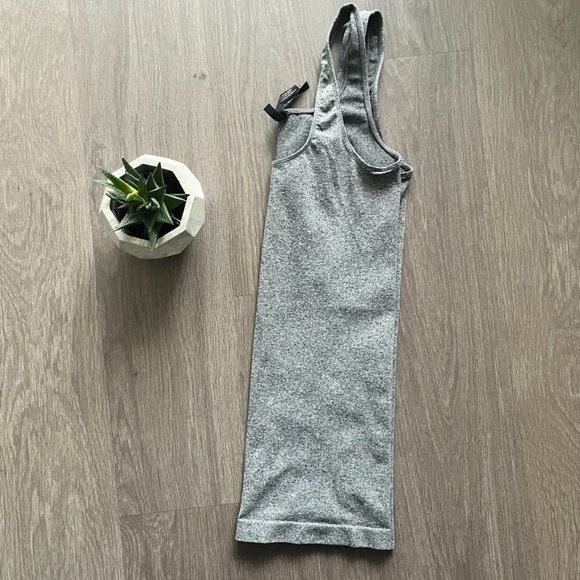 Babaton Sleeveless Pepper Grey Tank Top - Picture 8 of 8